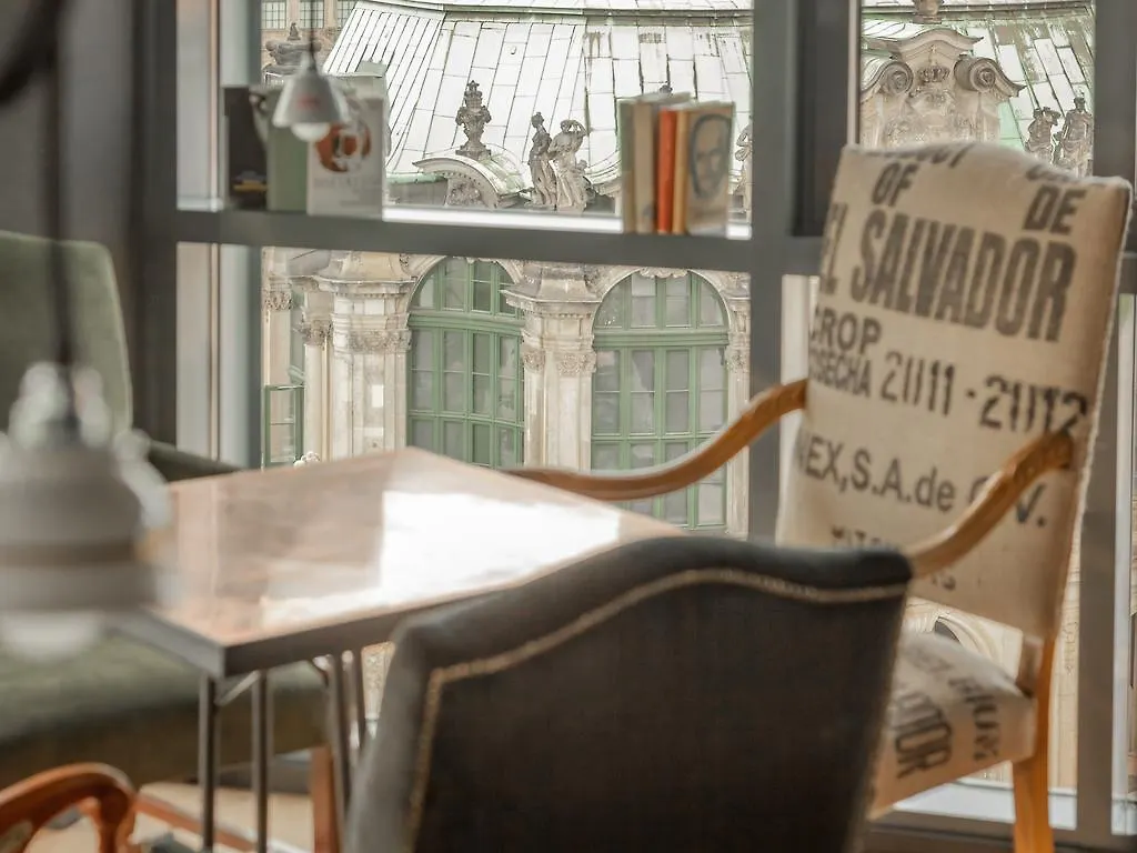 Das Lebendige Haus Am Zwinger - Design-Aparthotel Dresden Germany
